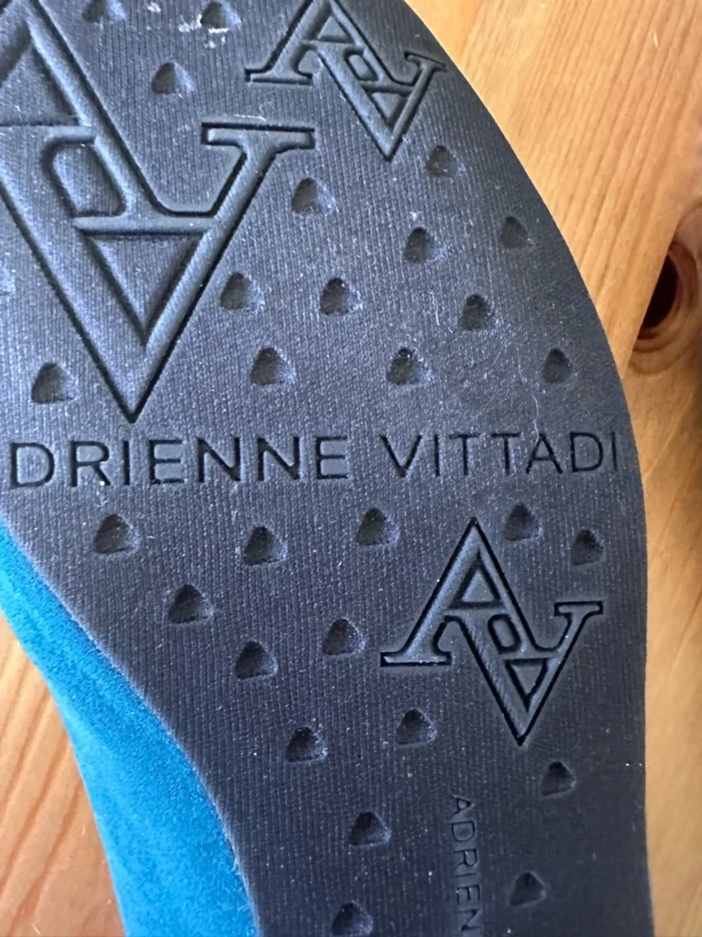 Adrienne Vittadini Blue/ Green Embellished Ballet
Flats Size 7 - Picture 5 of 7